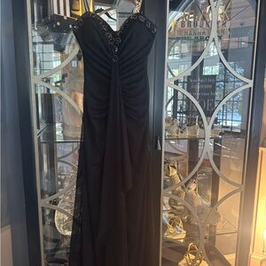 Black Gown for any occassion!